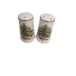 JAY IMPORTS Christmas Tree Motif Salt Pepper Porcelein Shakers Made In Japan